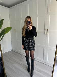 Marka Model Siyah Zımbalı Etek