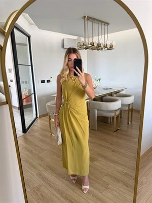 Olive Metal Aksesuarlı Sıfır Kol Elbise