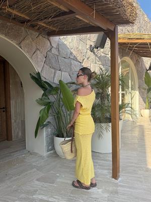 Sarı Kendinden Dokulu Drape Detaylı İkili Takım