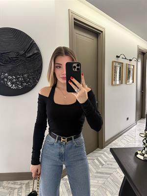 Siyah Boyundan Geçmeli Bluz-qs