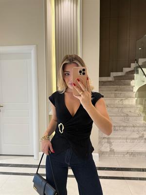 Siyah Broş Detaylı Kruvaze Bluz-251039