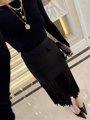 Siyah İçi Piliseli Cepli Midi Boy Etek