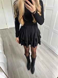 Siyah Kat Kat Fırfırlı Etek