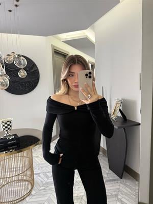 Siyah Madonna Yaka Aksesuarlı Bluz-1100