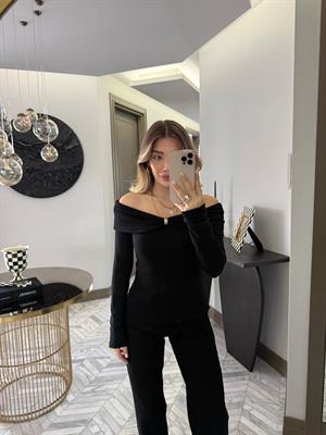 Siyah Madonna Yaka Aksesuarlı Bluz-1100