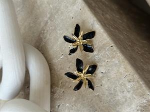 Siyah Mineli Mini Çiçek Küpe