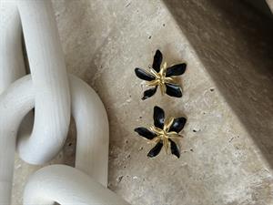 Siyah Mineli Mini Çiçek Küpe