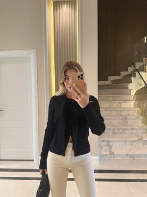 Siyah Önü Bağlamalı Hırka