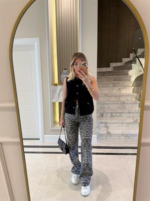 Siyah Önü Düğmeli Triko Yelek