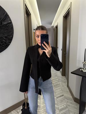 Siyah Oturtmalı Kısa Ceket-85175