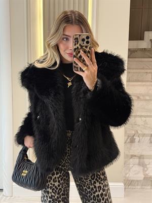 Siyah Şal Yakalı Premium Kürk