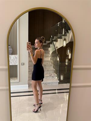 Siyah Tasarım Askı Detaylı Mini Elbise