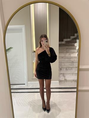 Siyah Tek Omuz Otriş Detaylı Mini Elbise