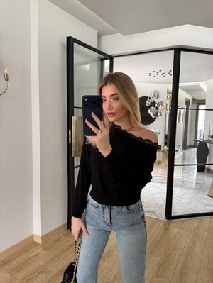 Siyah Tek Omzu Açık Dantelli Bluz-1013