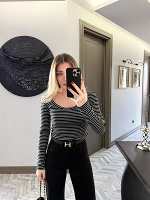 Siyah Üzerine Beyaz Çizgili Havuz Yaka Fitilli Triko Body