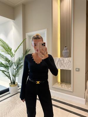 Siyah Yakadan Boncuklu Bluz-1047