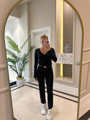 Siyah Yakadan Boncuklu Bluz-1047