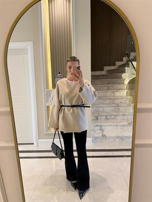 Taş Kemerli Oversize Ceket- ÖN SİPARİŞ ÜRÜNÜDÜR KARGO ÇIKIŞI 08.09.2025 TARİHİNDE OLACAK