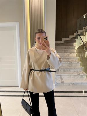 Taş Kemerli Oversize Ceket- ÖN SİPARİŞ ÜRÜNÜDÜR KARGO ÇIKIŞI 08.09.2025 TARİHİNDE OLACAK