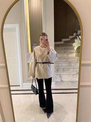 Taş Kemerli Oversize Ceket- ÖN SİPARİŞ ÜRÜNÜDÜR KARGO ÇIKIŞI 08.09.2025 TARİHİNDE OLACAK