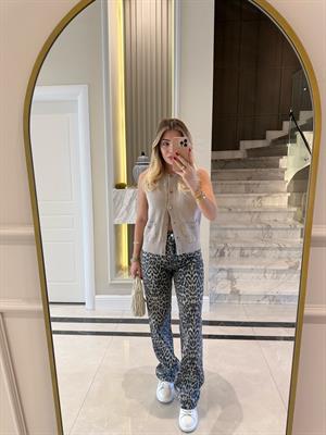 Taş Önü Düğmeli Triko Yelek