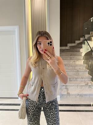 Taş Önü Düğmeli Triko Yelek