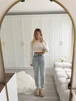 Yıkamalı Buz Mavi Boyfit Paçası Kesik Jean