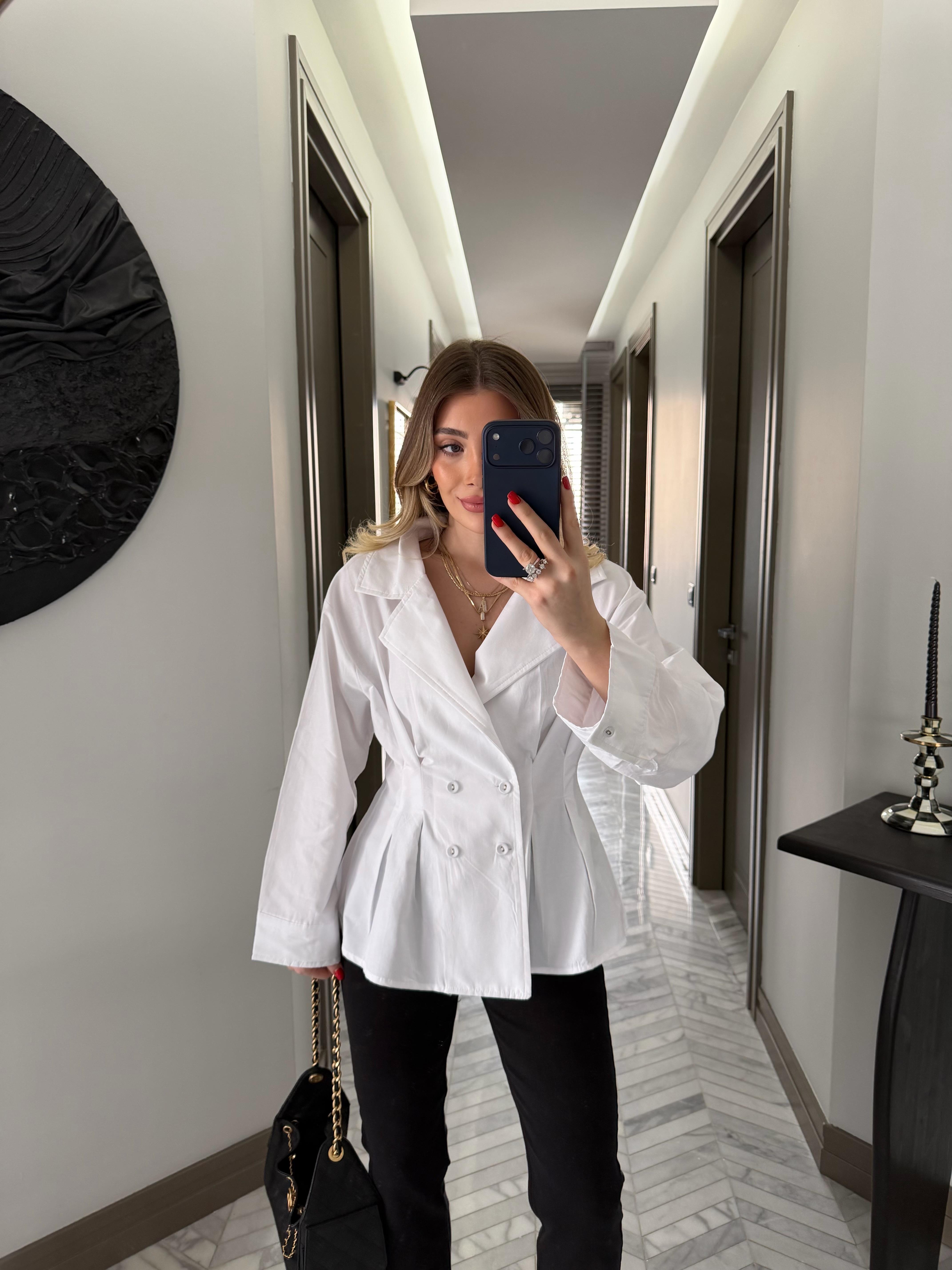  Beyaz Dört Düğmeli Gömlek-3242