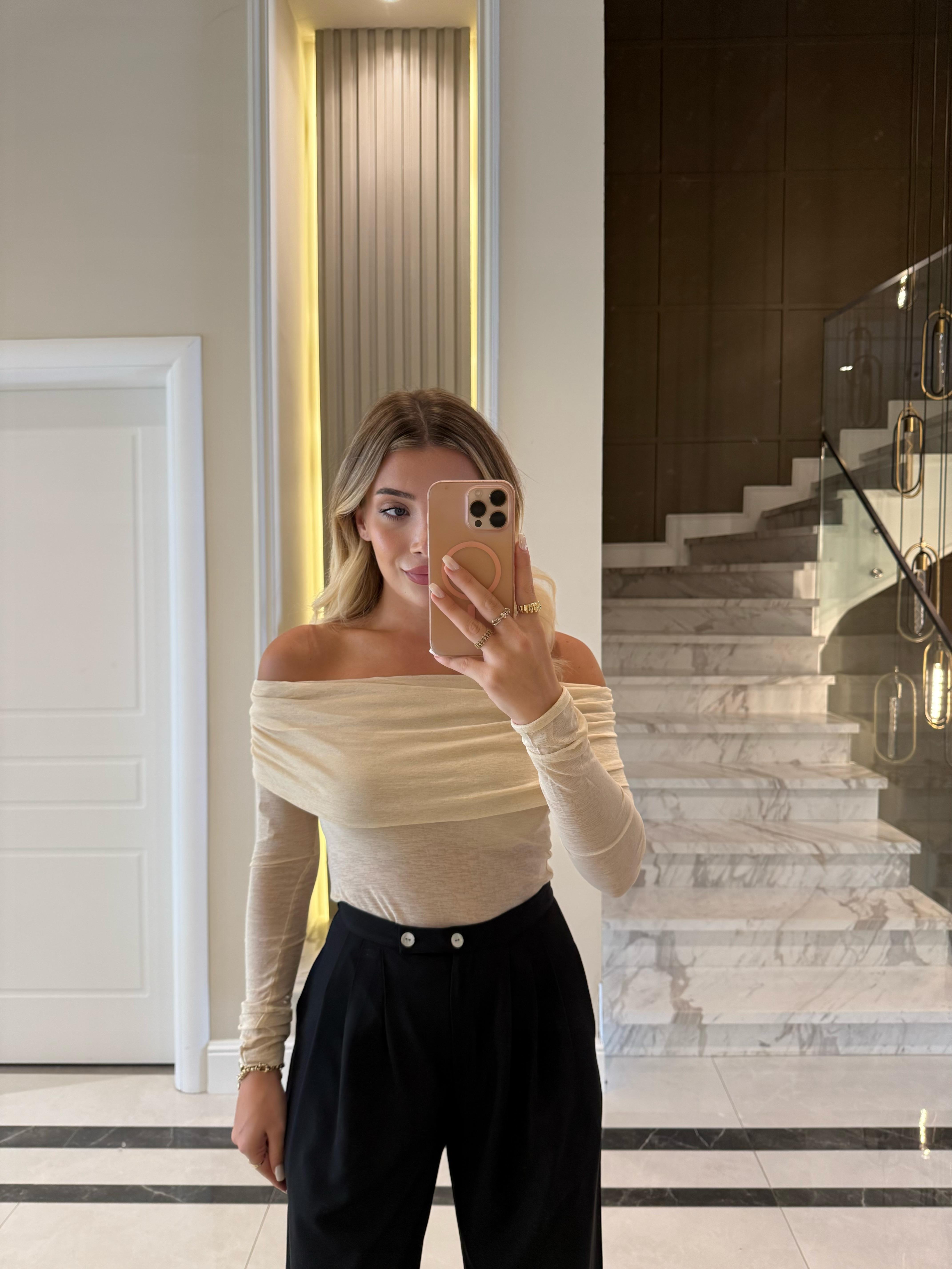 Bej Madonna Yaka Bluz 