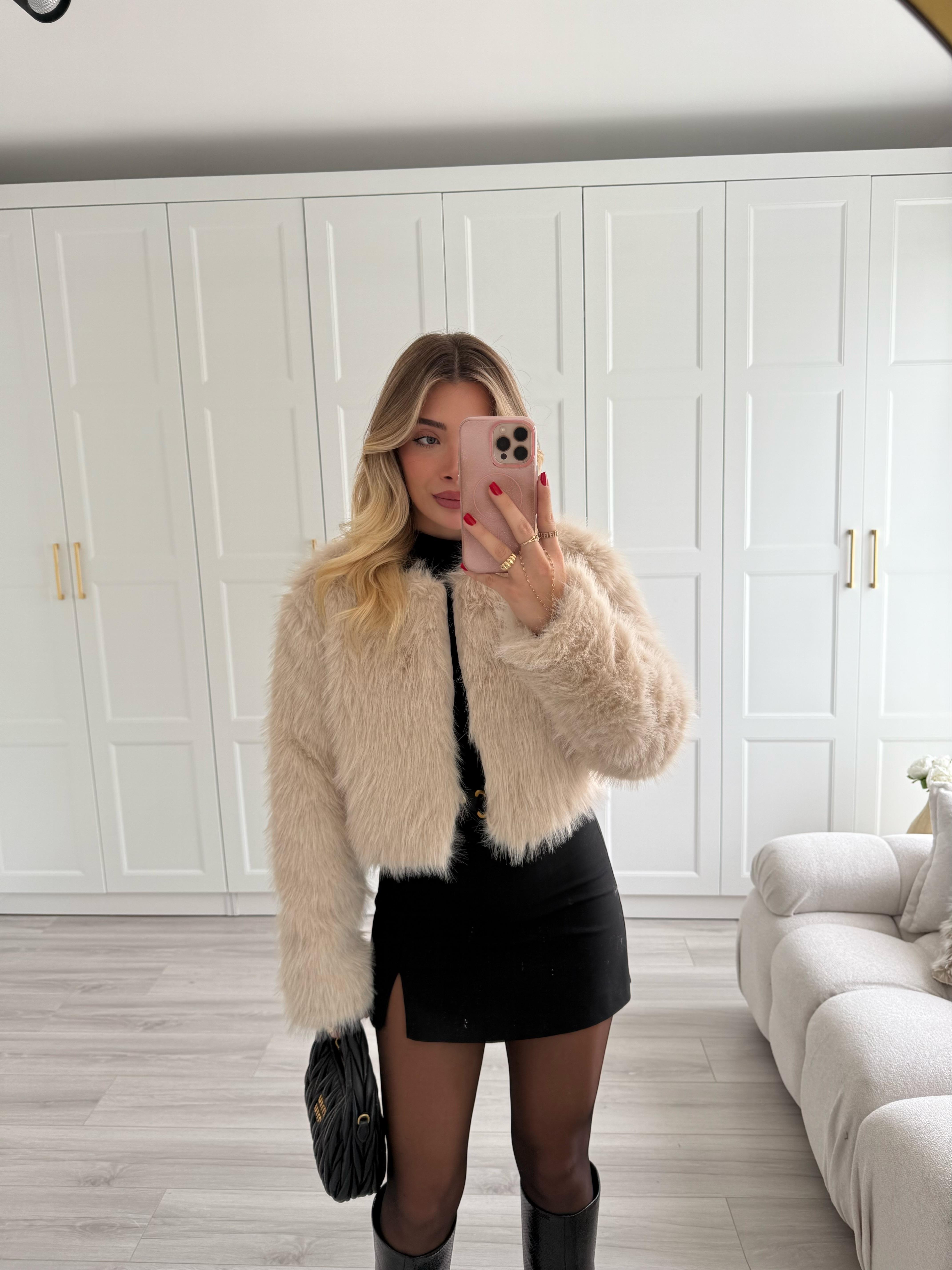 Bej Rengi Sıfır Yaka Kısa Kürk