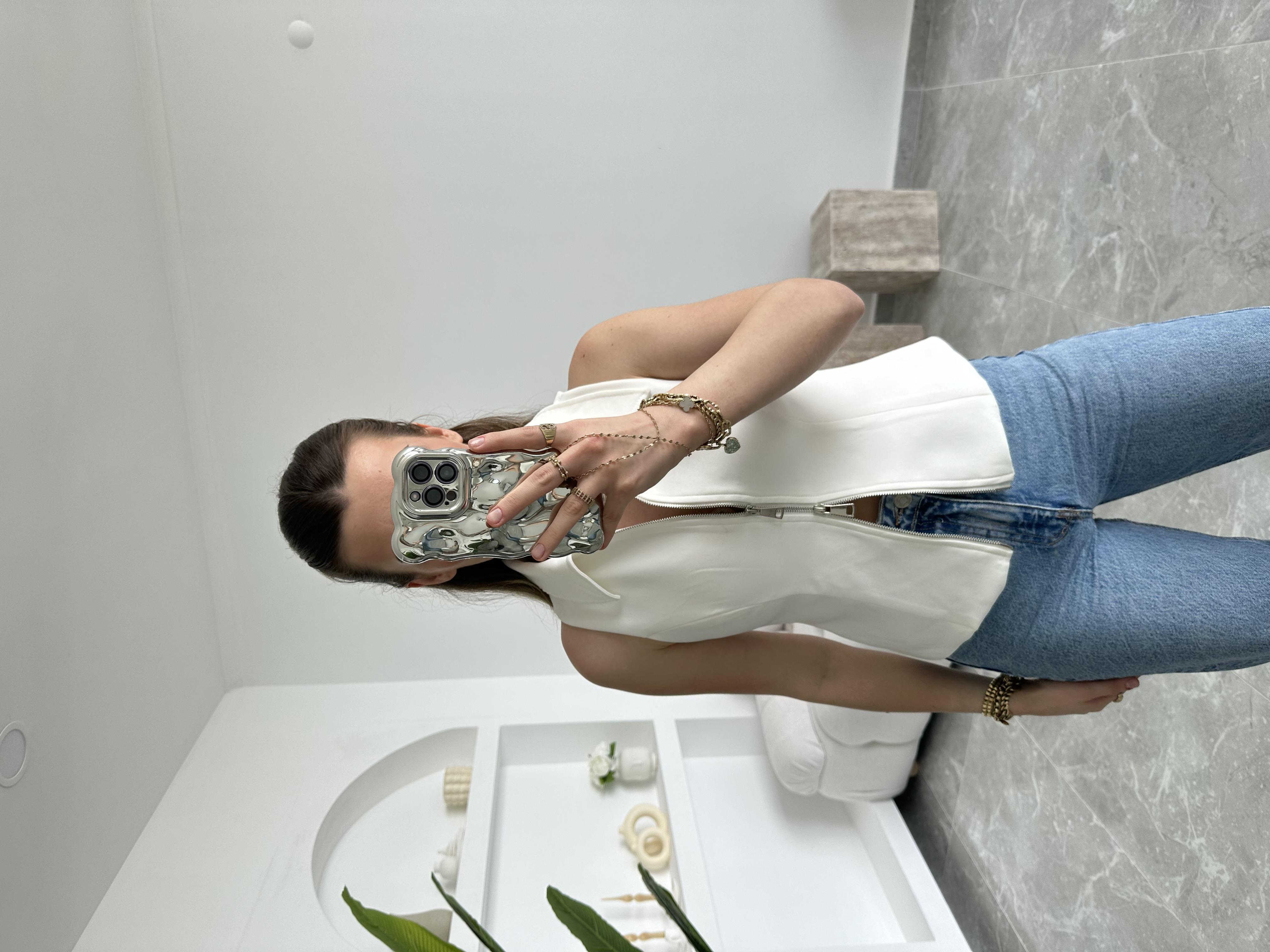 Beyaz Fermuarlı Fit Kesimli Yelek