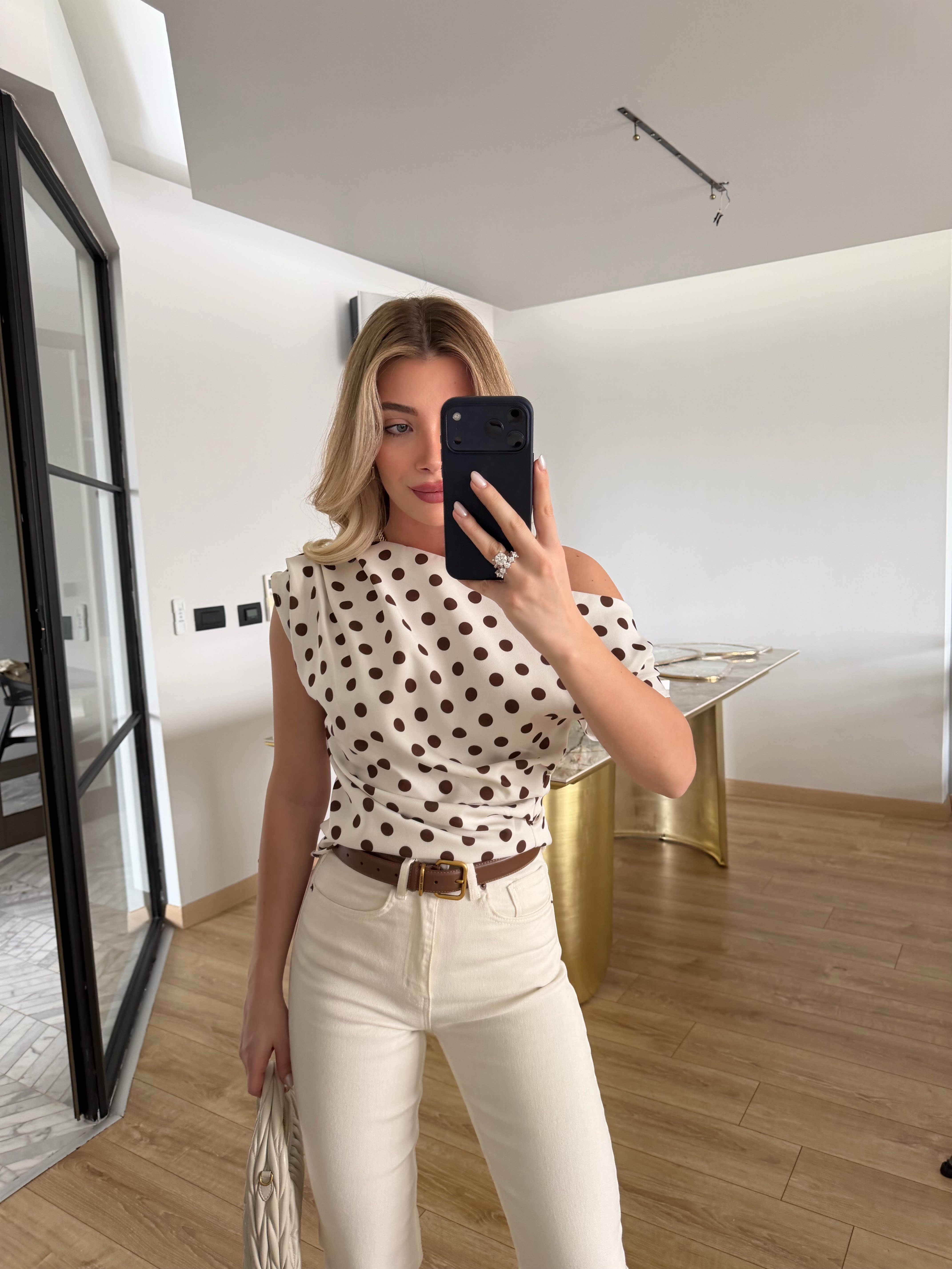 Beyaz-Kahve Puantiyeli Bluz