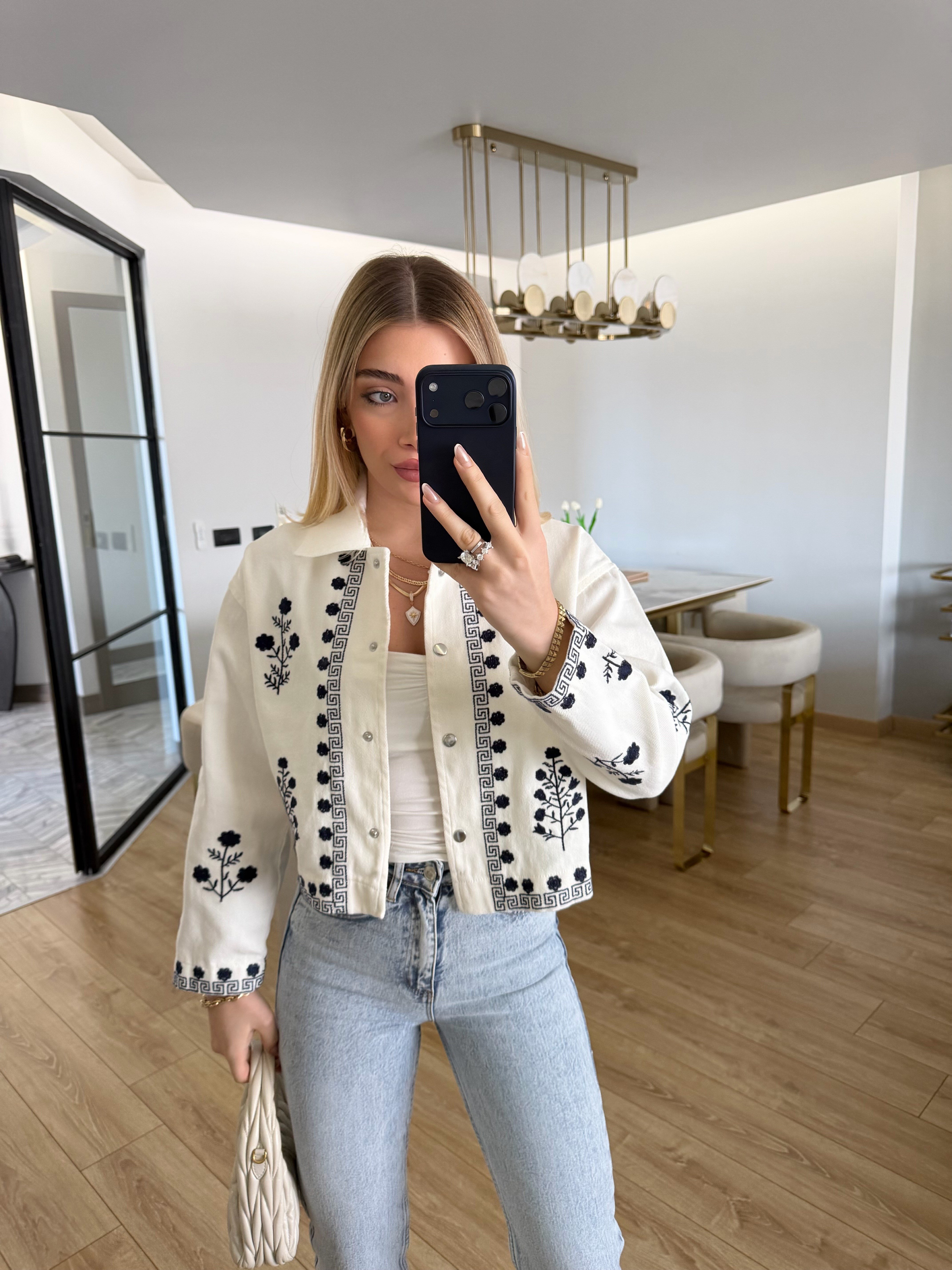 Beyaz Nakışlı Kısa Denim Ceket-5906
