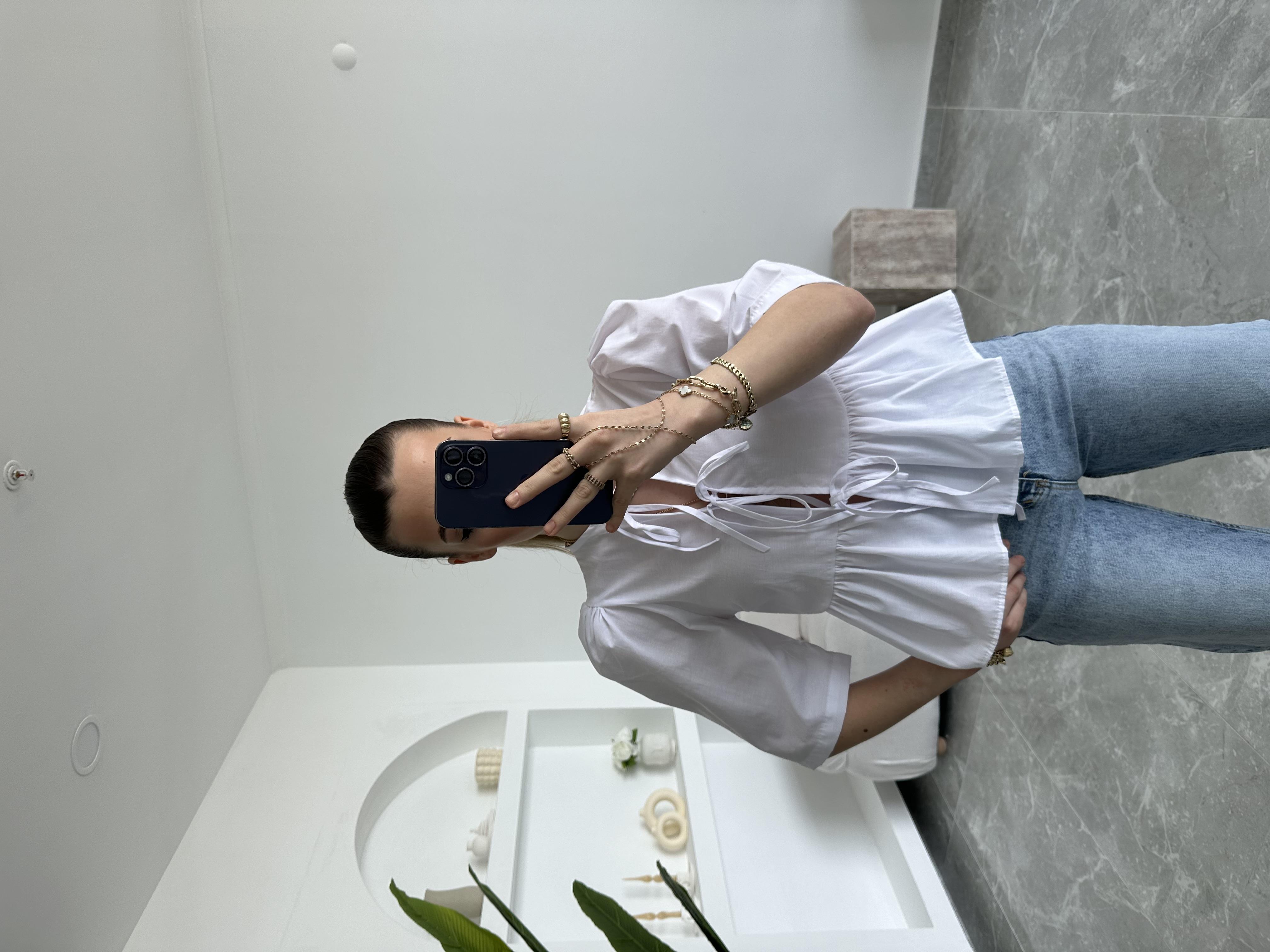 Beyaz Ucu Fırfırlı Fiyonklu Poplin Bluz