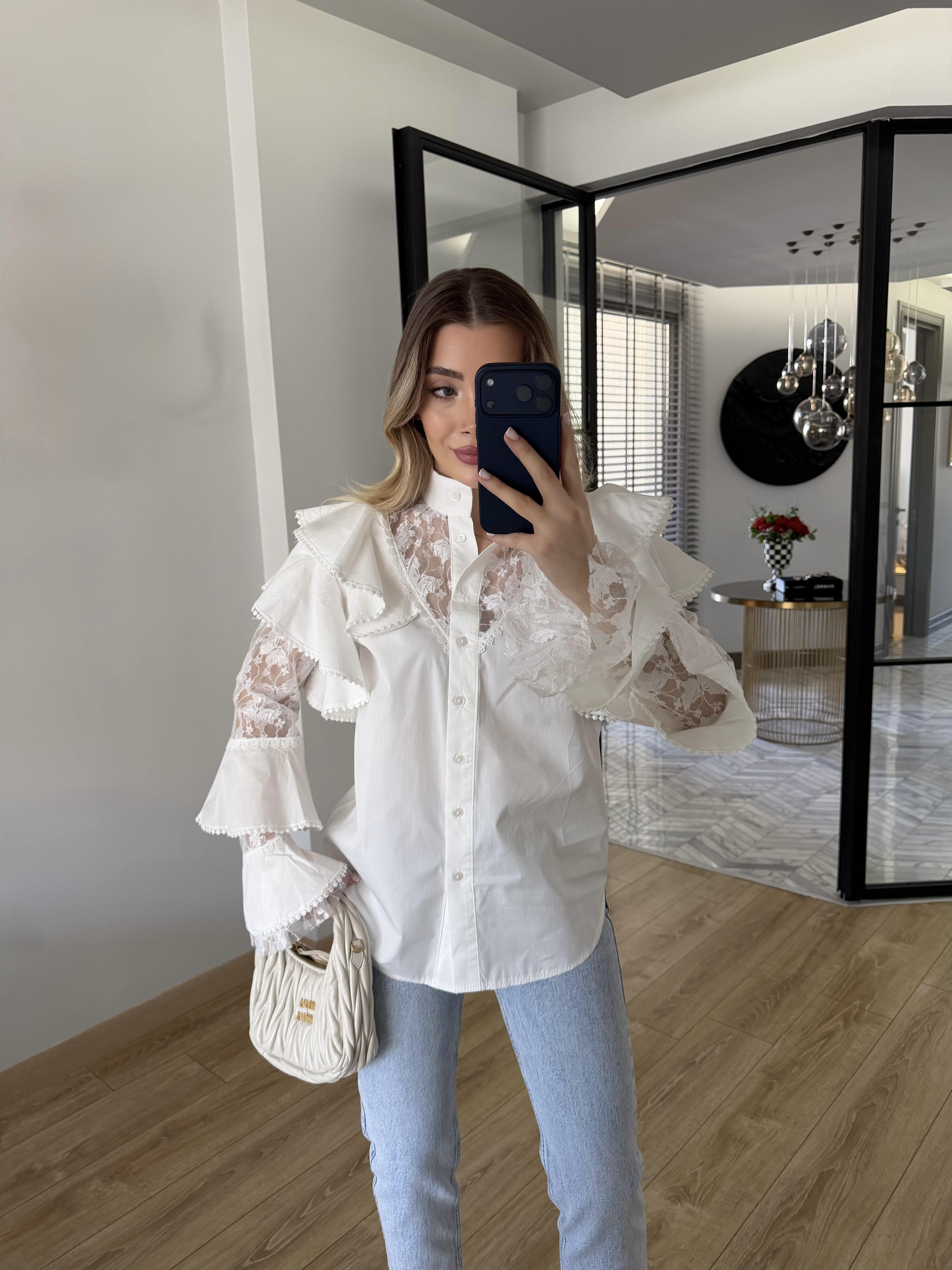 Beyaz Volanlı Dantel Detaylı Gömlek