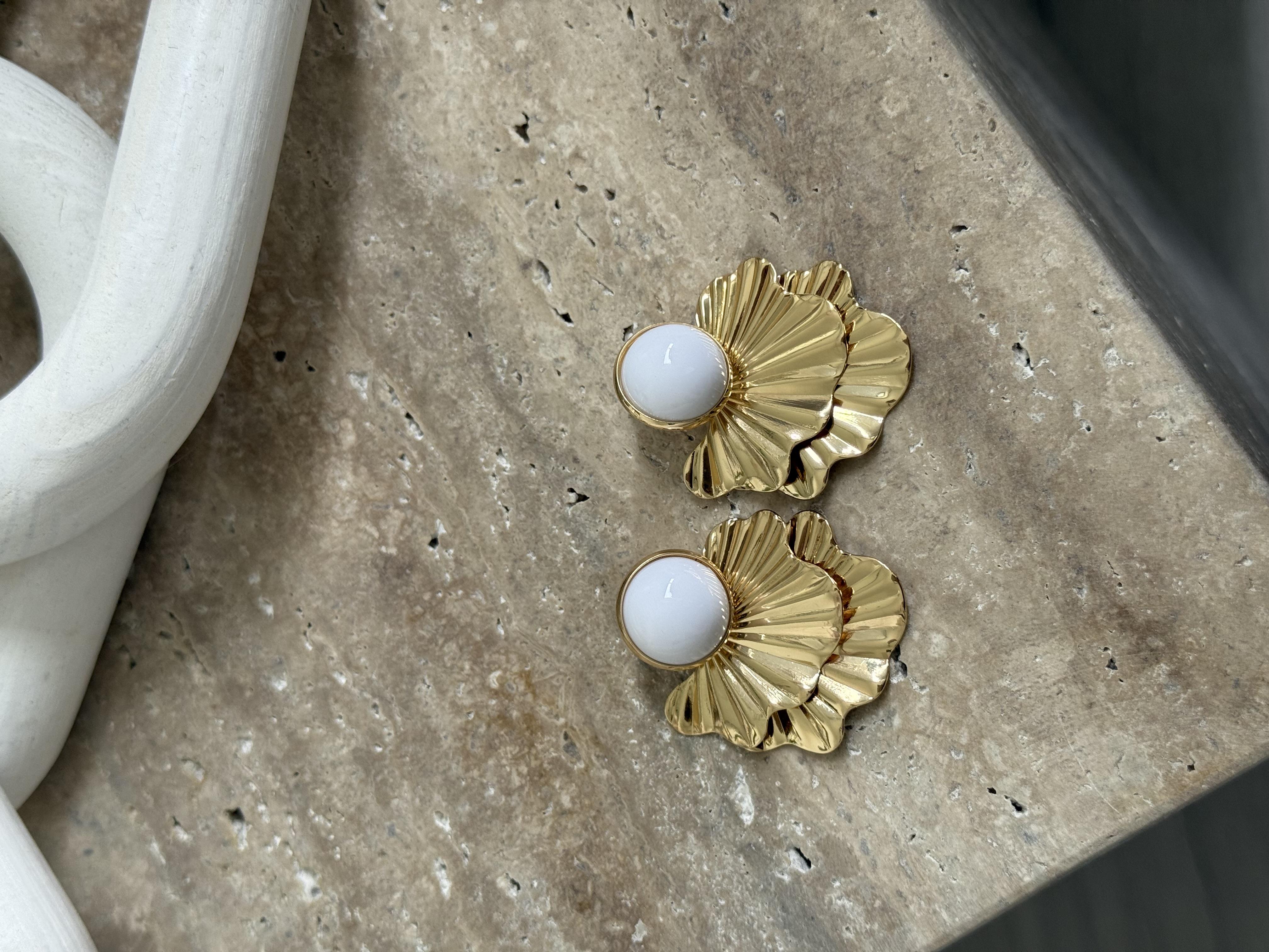 Beyaz Woula Gold Katlı Küpe