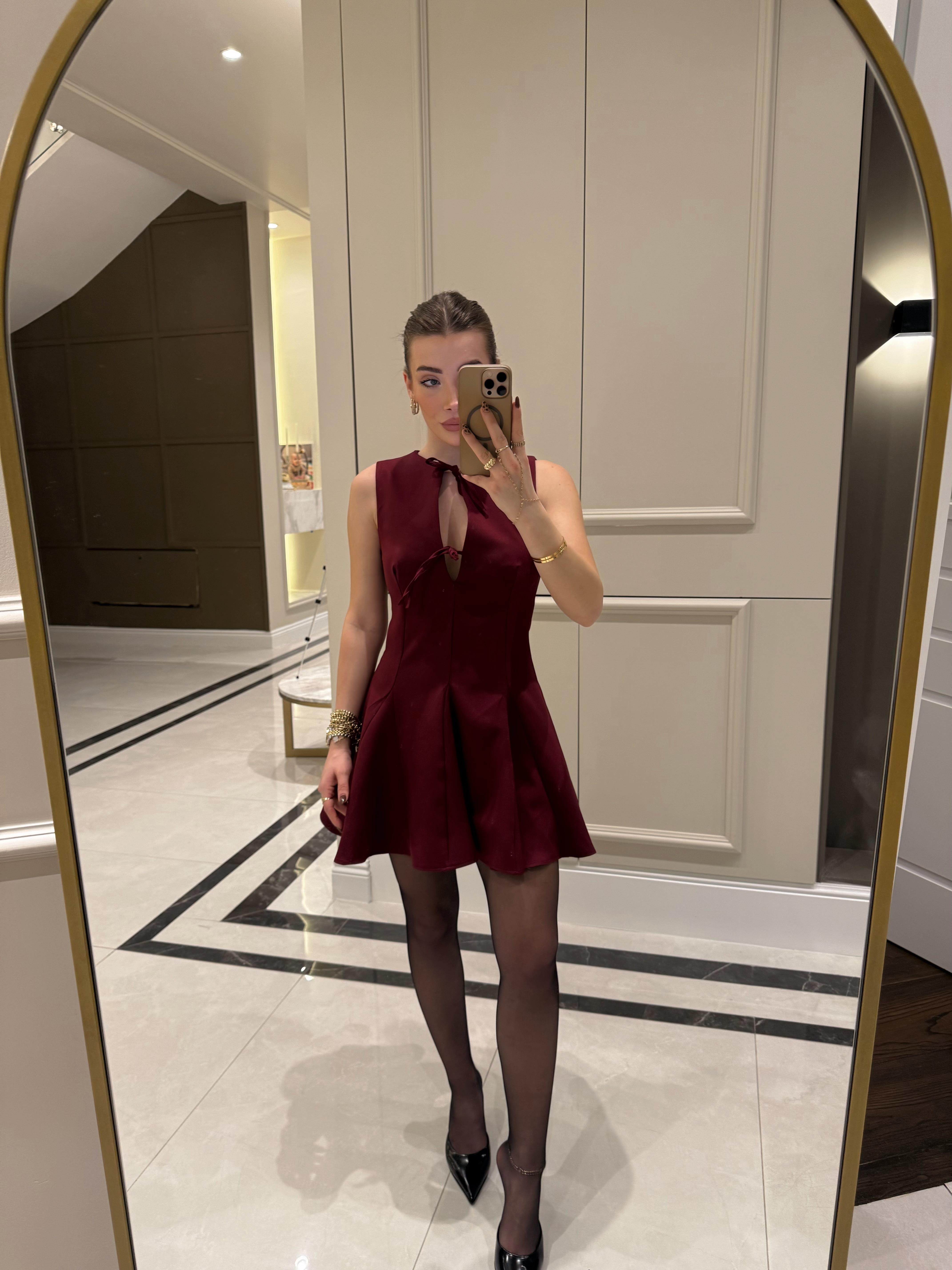 Bordo Yakası Bağcıklı Mini Elbise