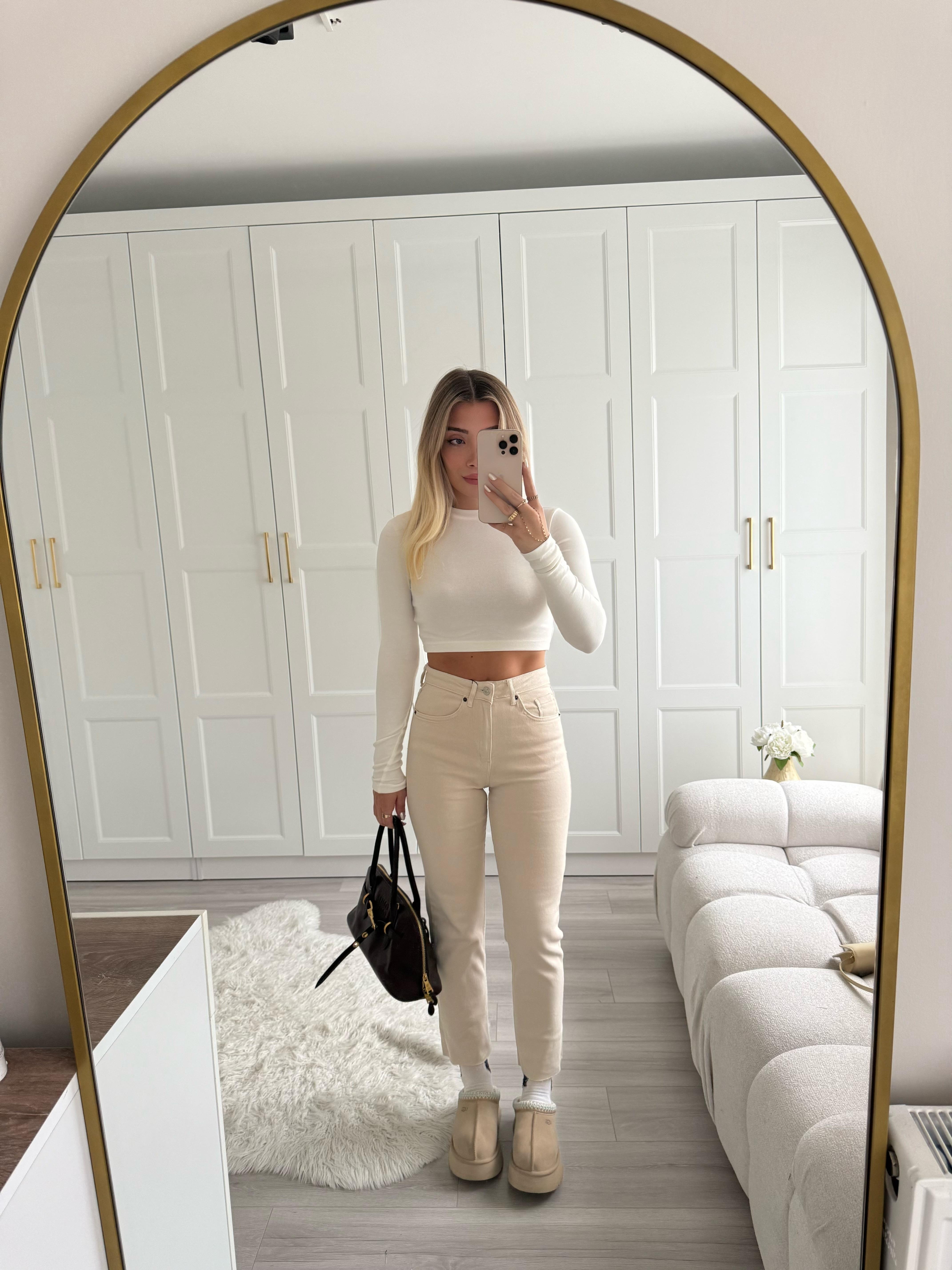 Ekru Boyfit Paçası Kesik Jean