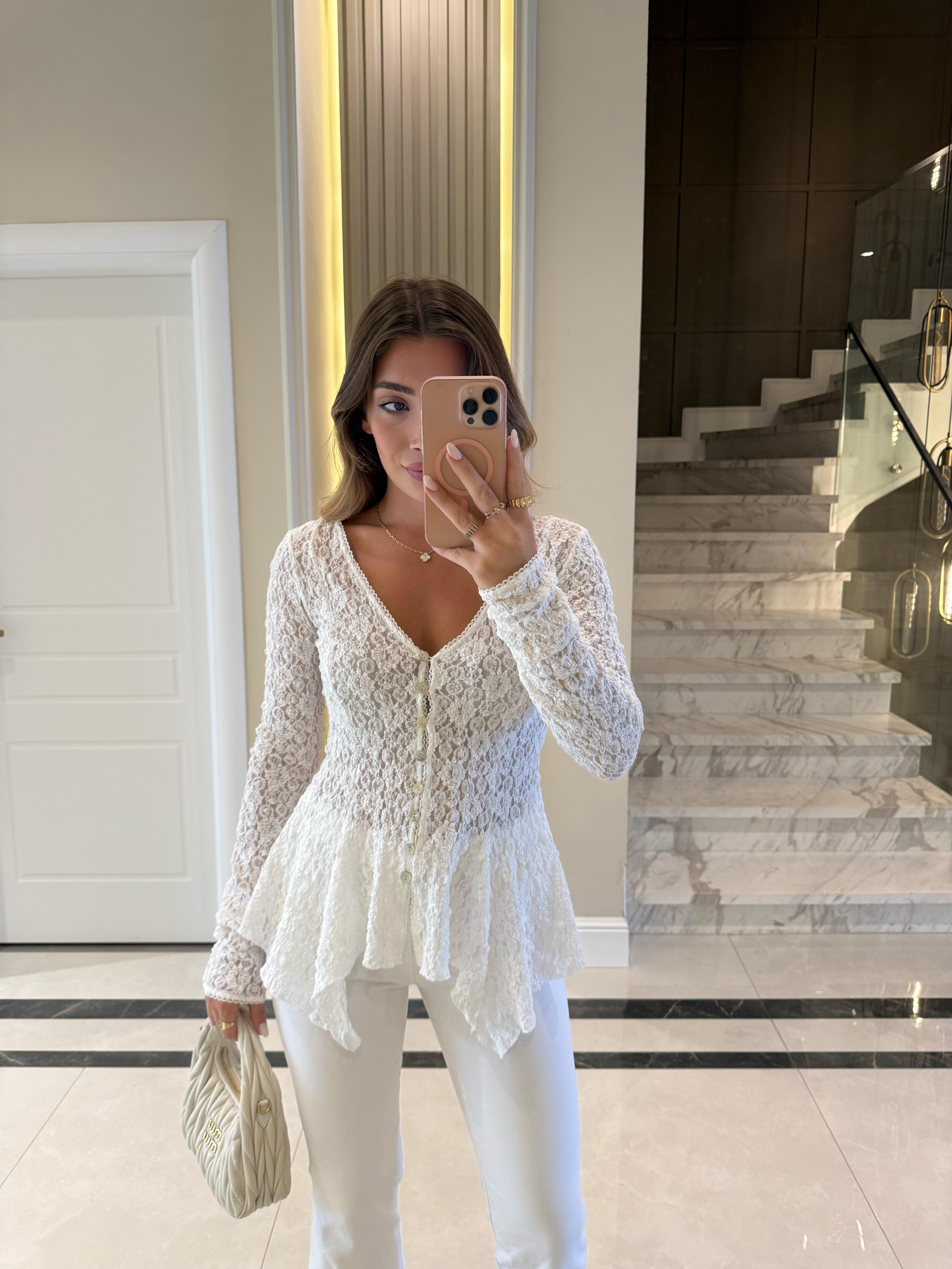 Ekru  Düğmeli Peplum Dantel Hırka