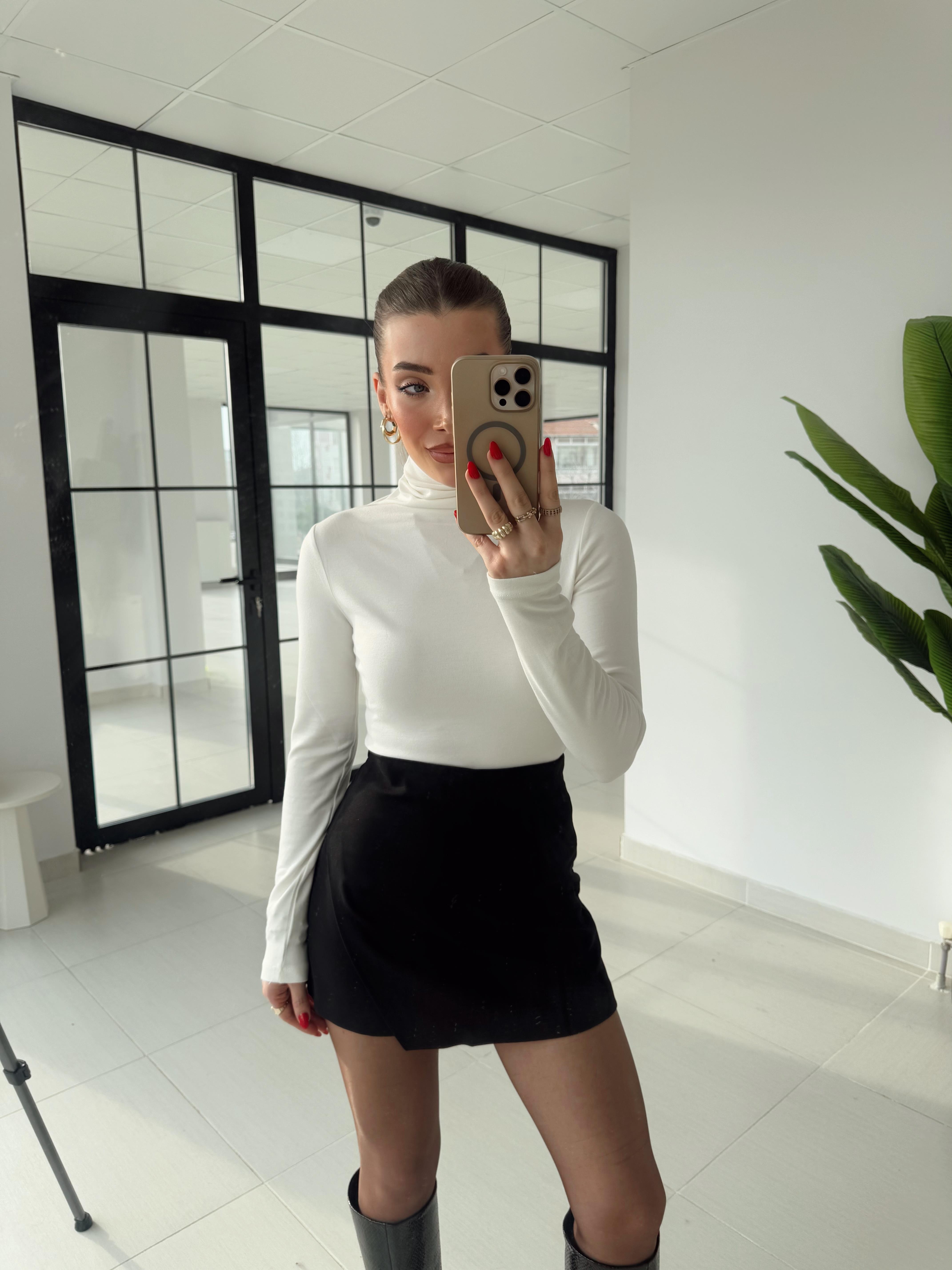 Ekru  Orjinal Marka Boğazlı Modal Kumaş Basic Bluz