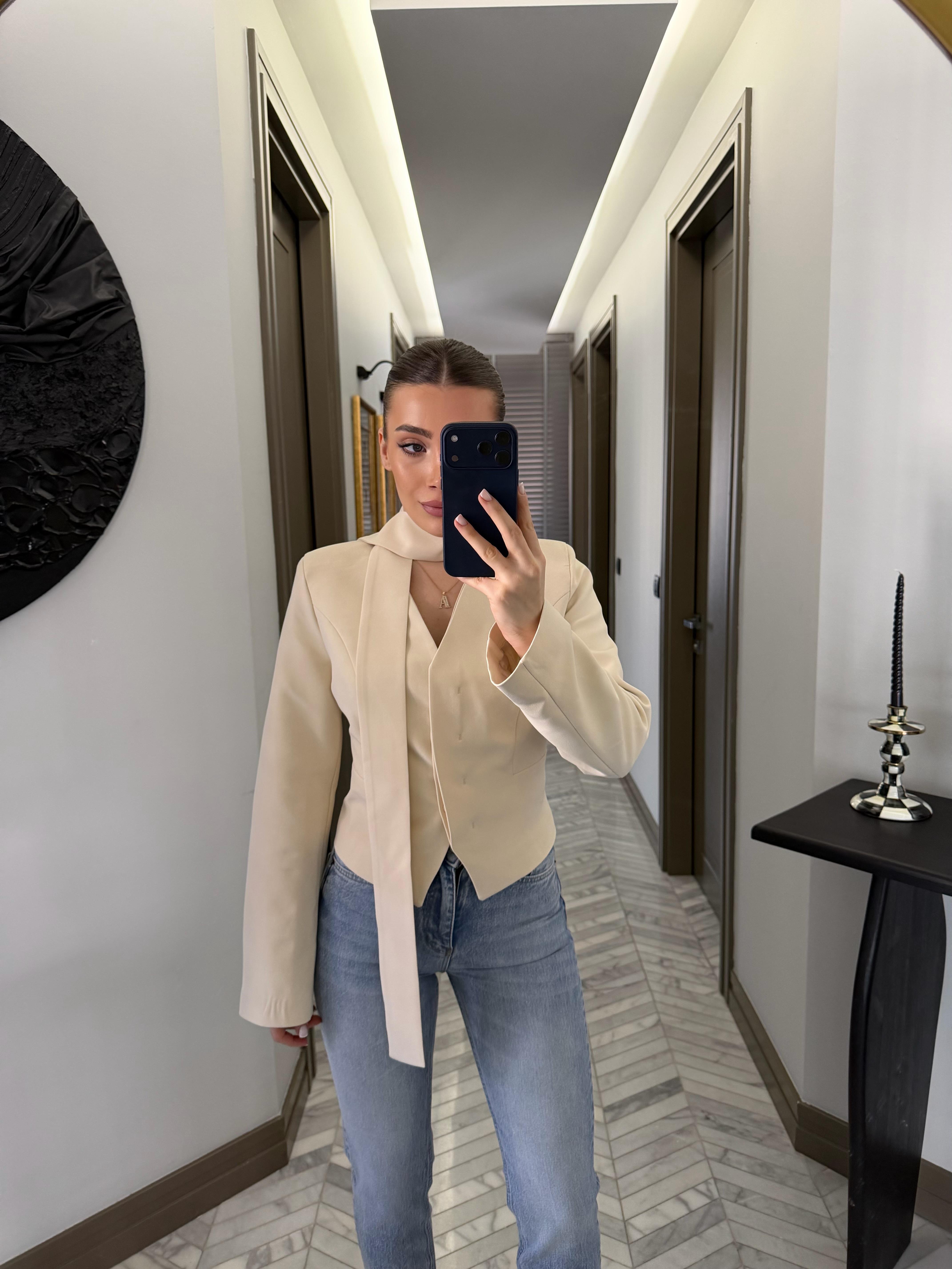 Ekru Oturtmalı Kısa Ceket-85175