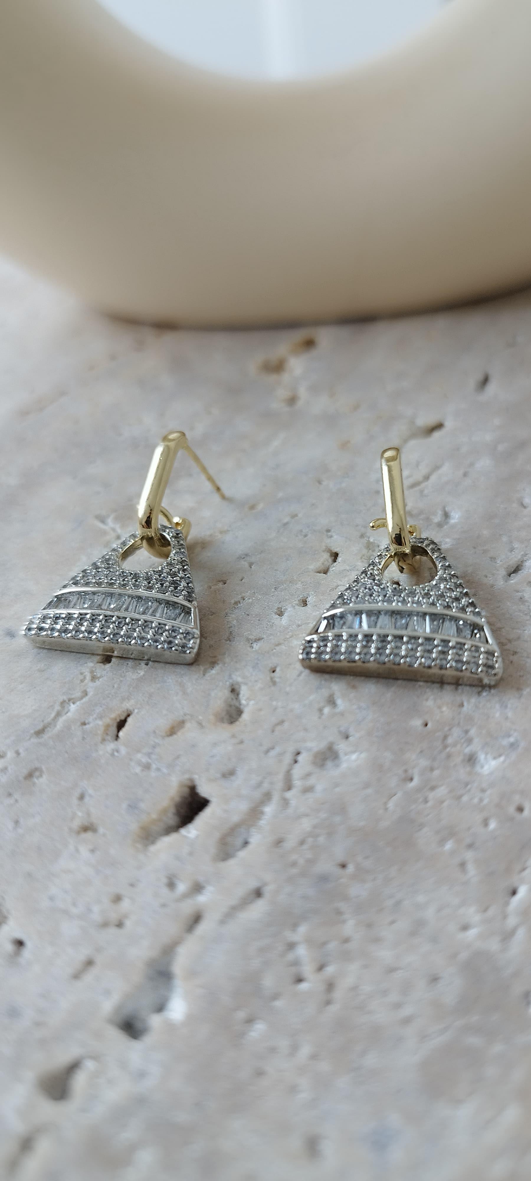 Gold Pirrio Taşlı Küpe 