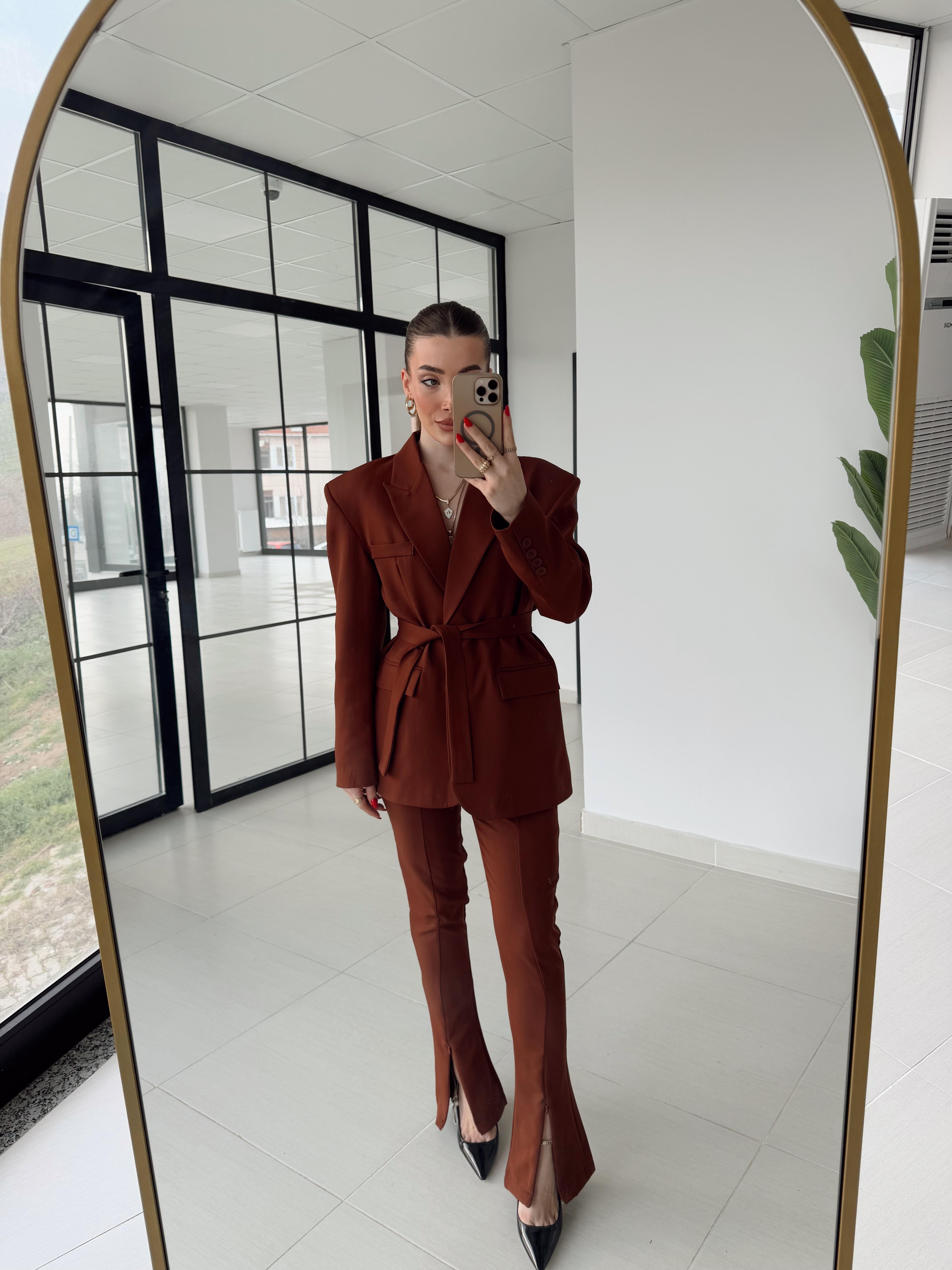 Kahve Marka Model Kuşaklı İkili Kumaş Takım