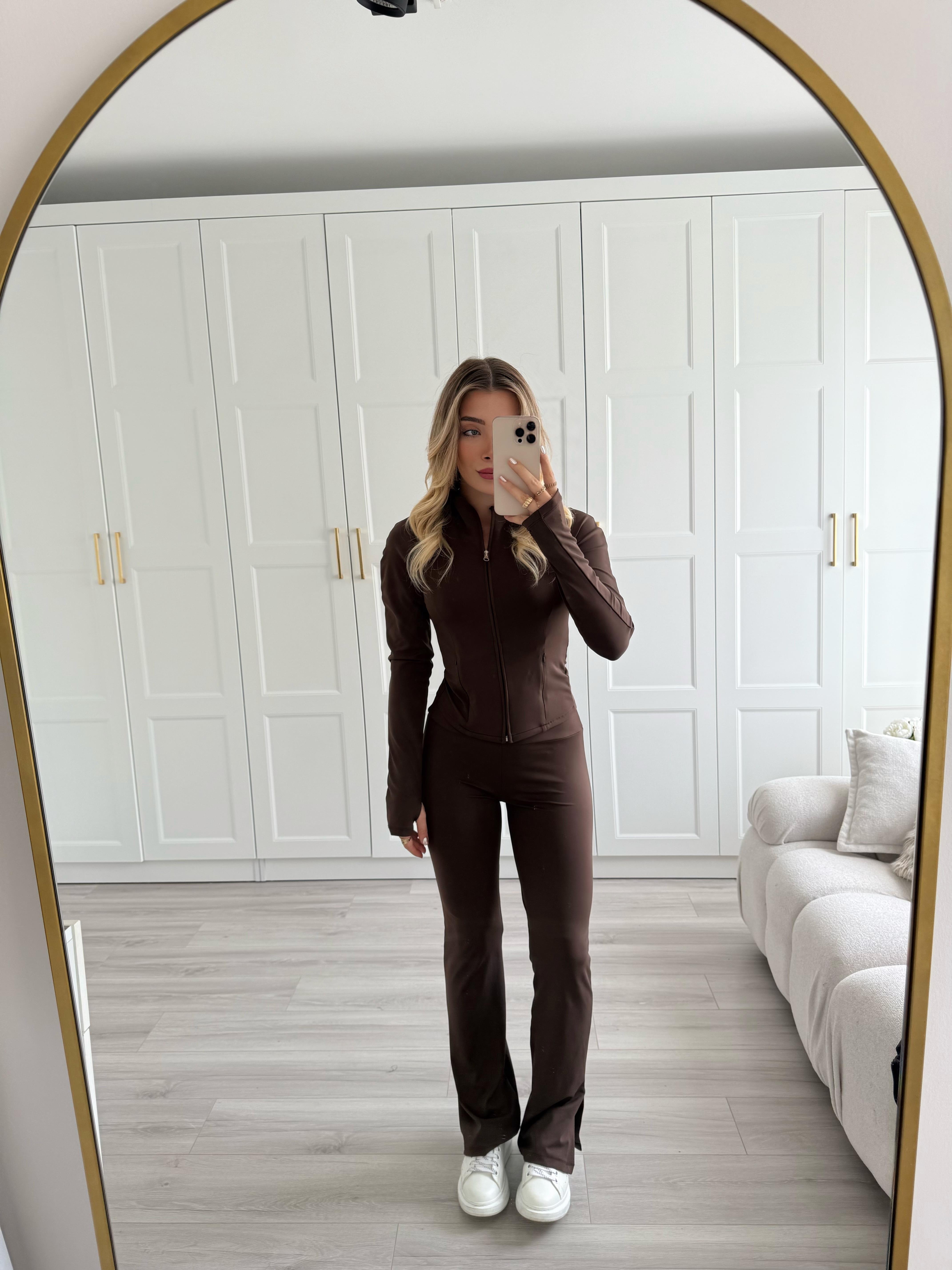 Kahverengi Bedeni Saran Fit Kesimli İkili Takım- KARGO ÇIKIŞI 27.10.2025 TARİHİNDE OLACAKTIR