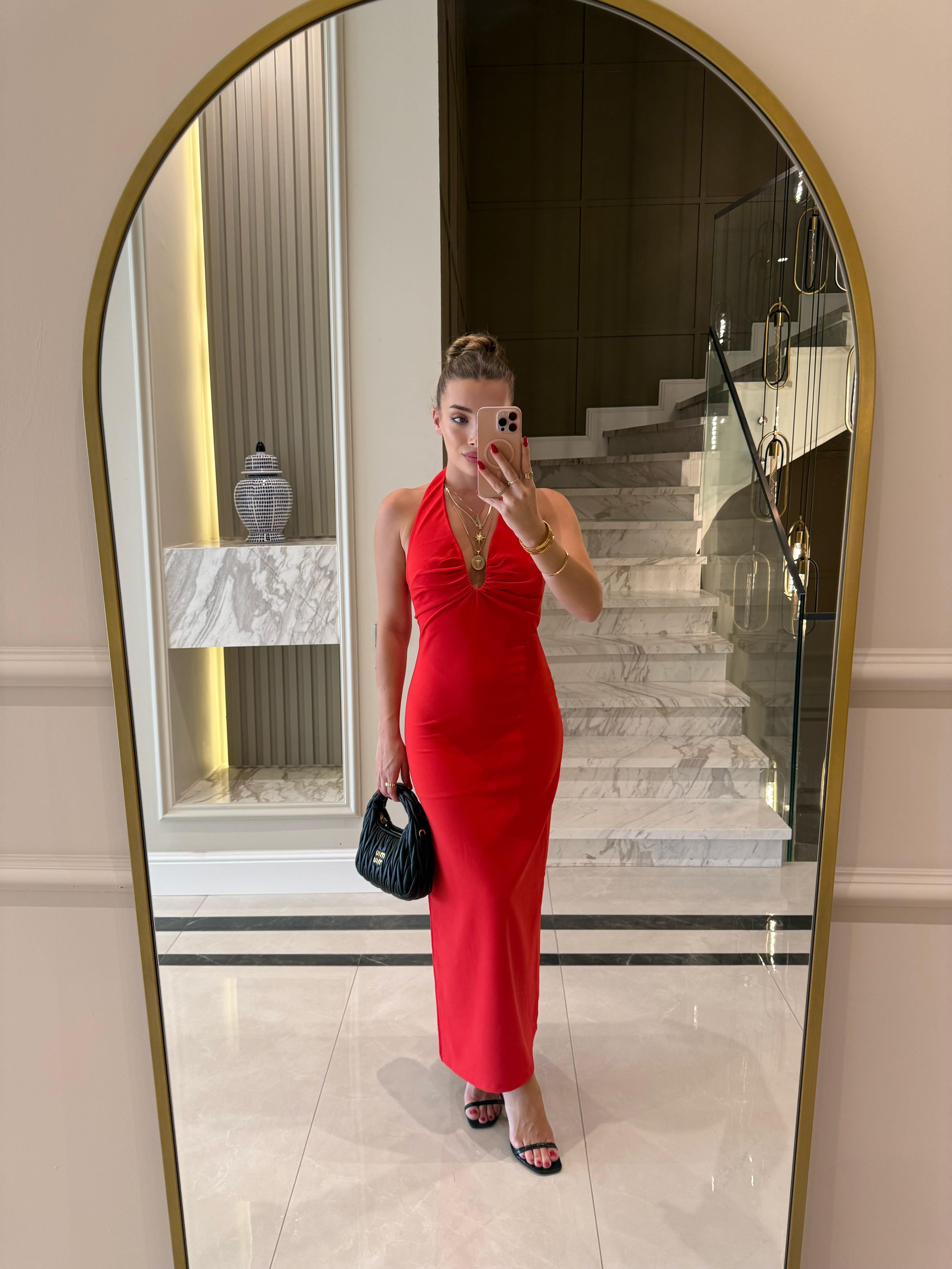 Kırmızı Boyundan Askılı Elbise 