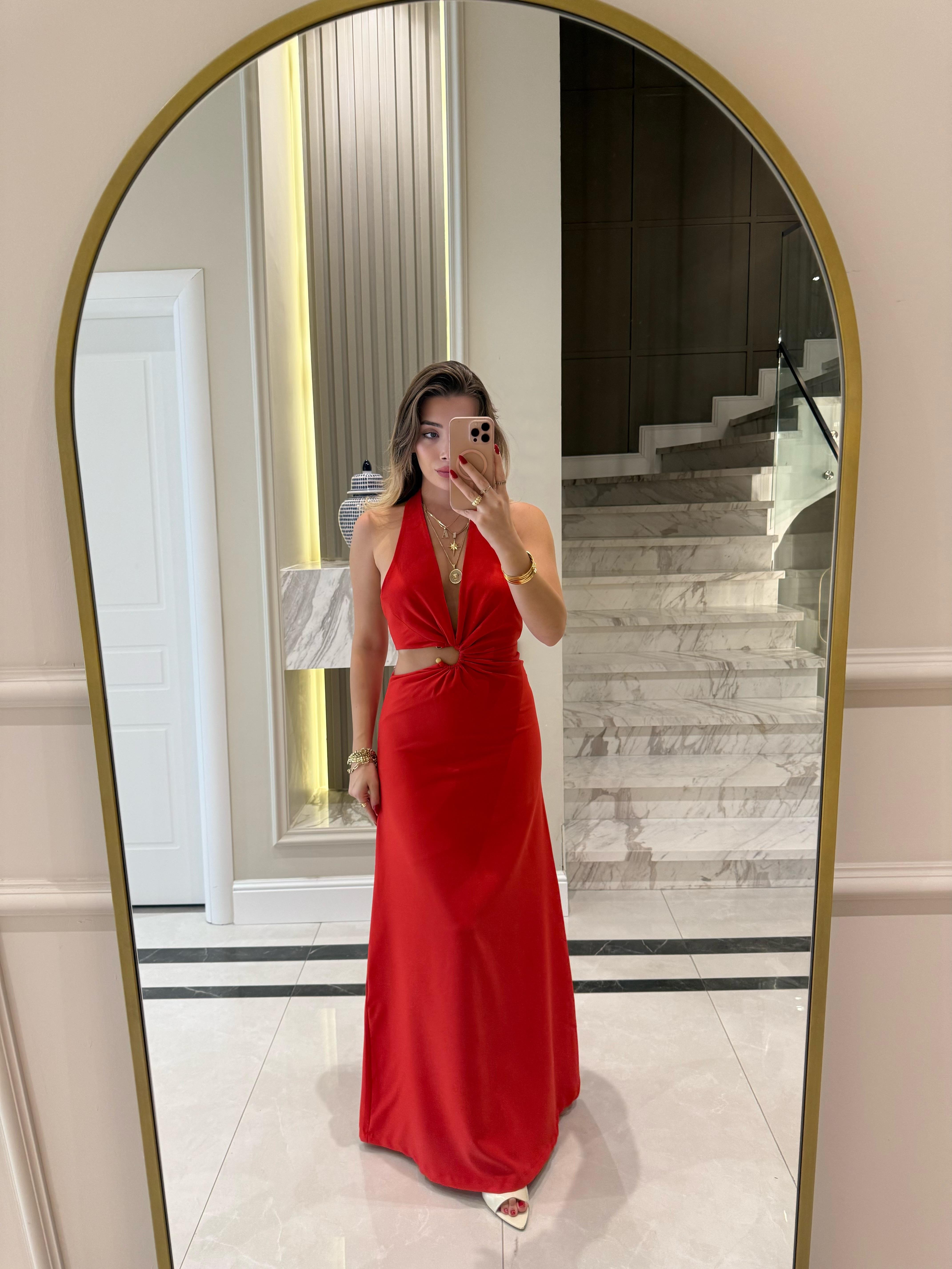 Kırmızı Pencere Detaylı Boyundan Askılı Uzun Elbise 