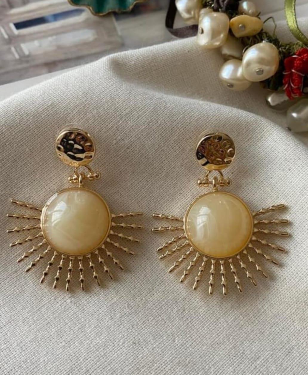 Krem Taşlı Portea Küpe