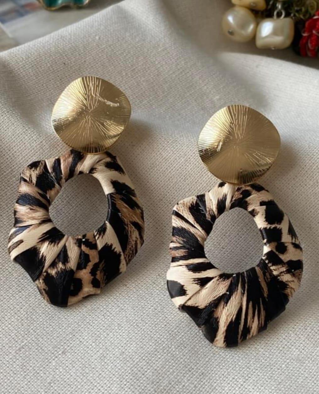 Leopar Desen Deri Kaplamalı Gold Küpe 