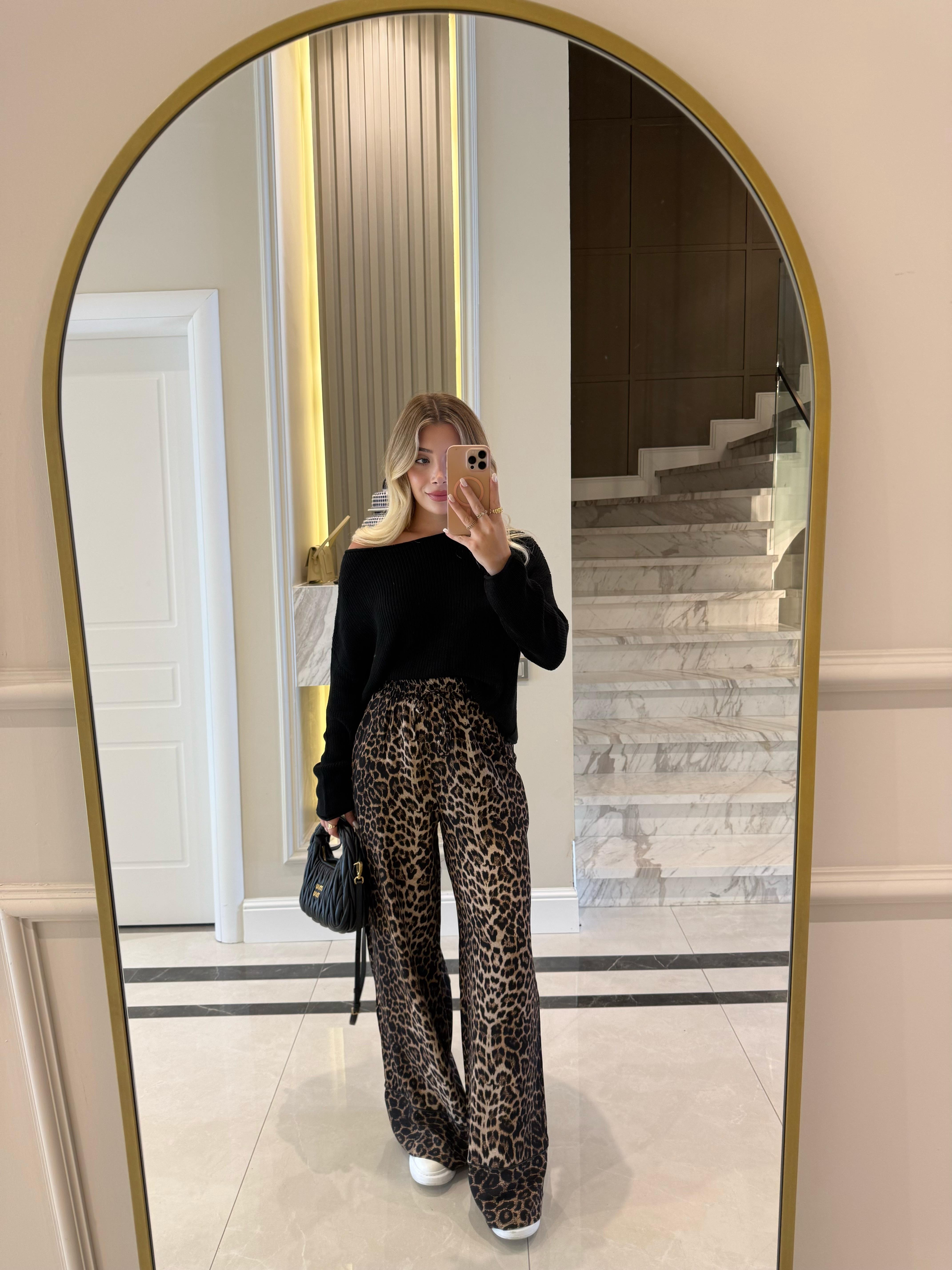 Leopar Desenli Paçası Biyeli Bol Paça Pantolon 