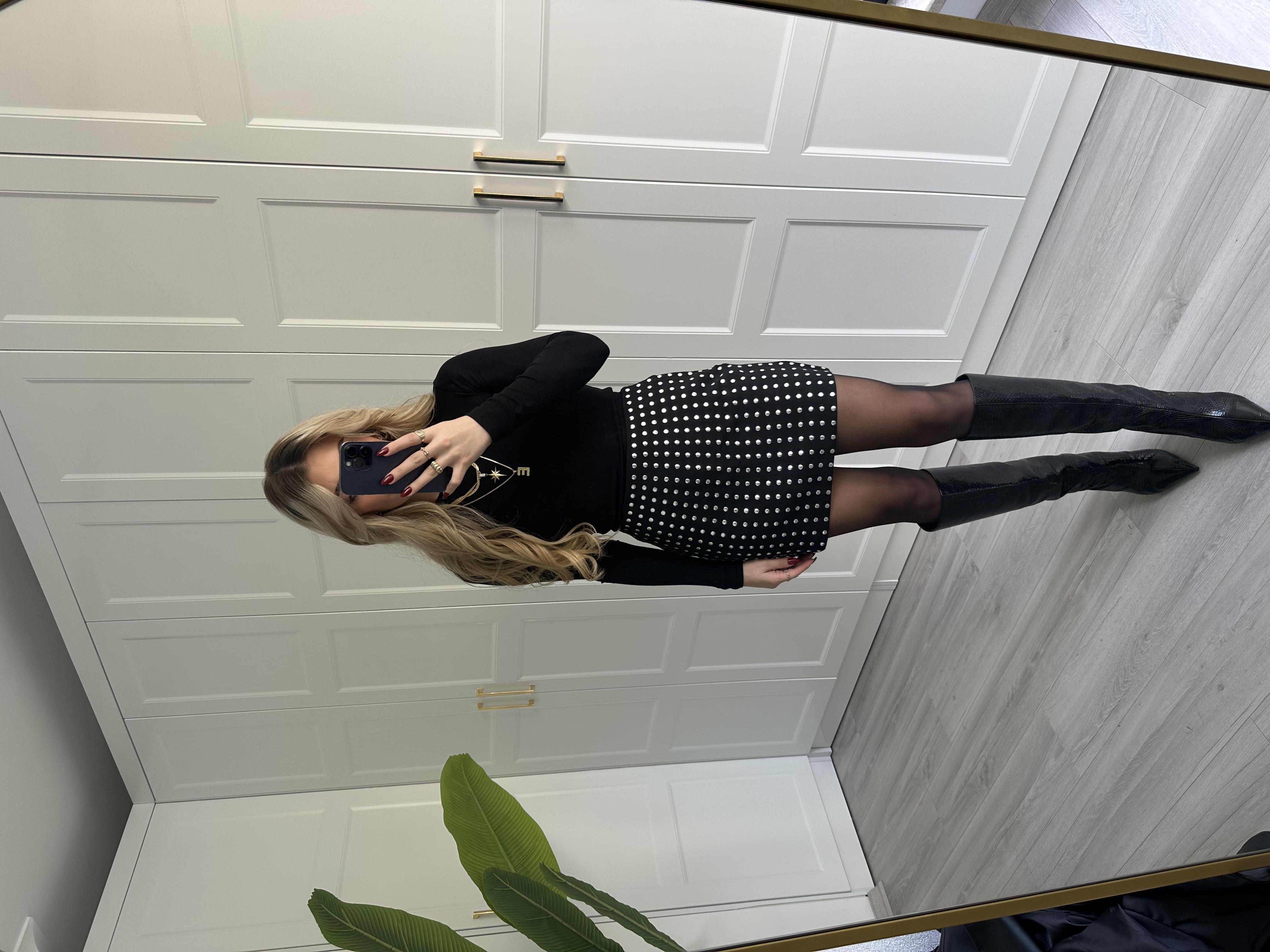 Marka Model Siyah Zımbalı Etek